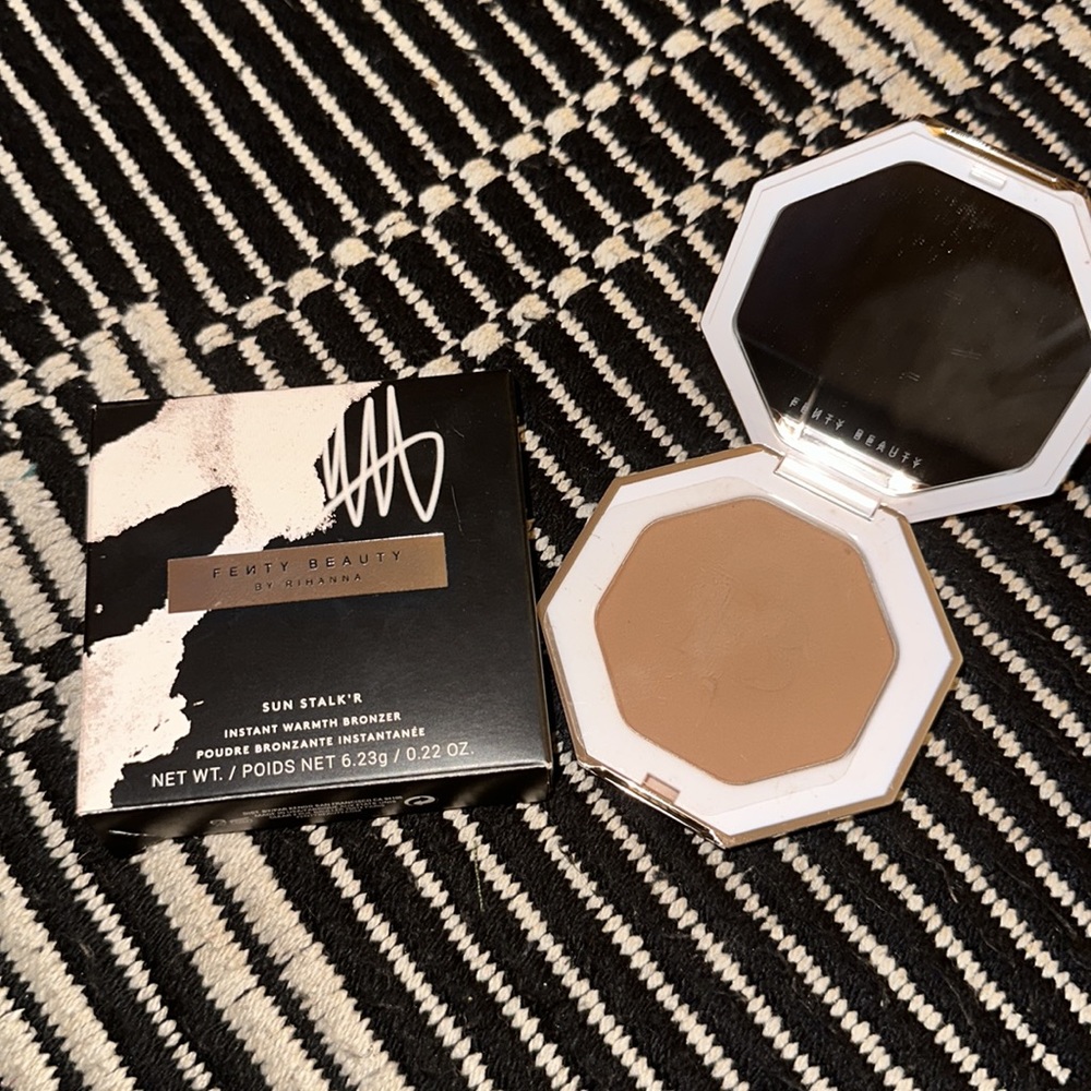 Fenty Beauty | Sun Stalk'R Instant Warmth Bronzer (Coco Naughty) - Picture 3 of 3